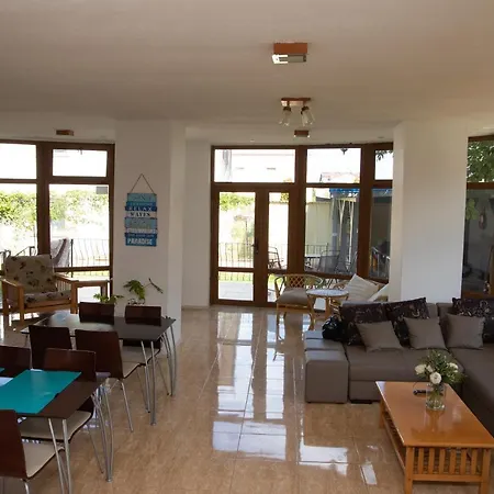 Nautica Guest house 3*