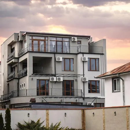 Nautica كوستِنيست