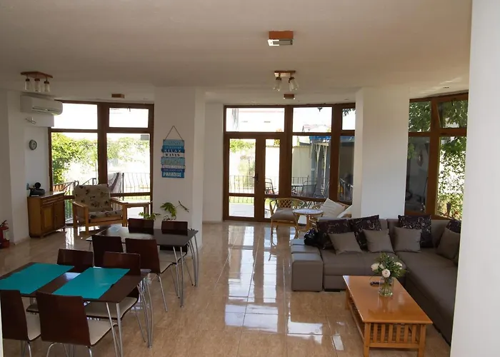 Nautica Guest house 3*